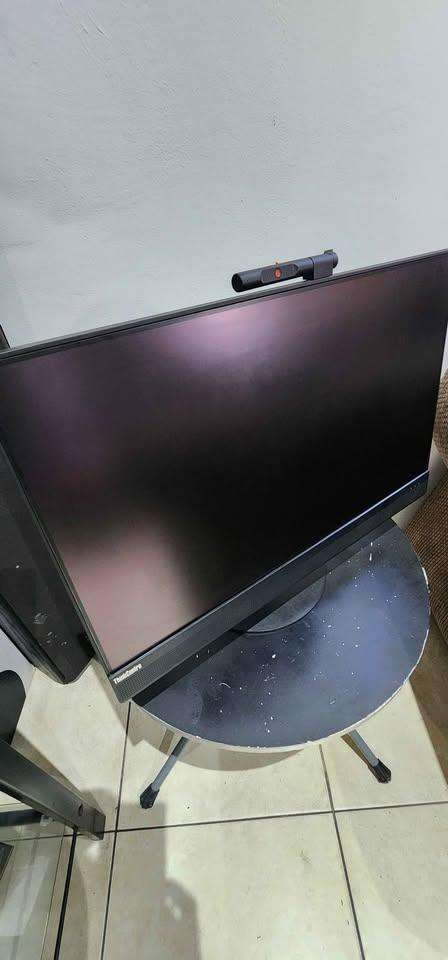 Lenovo M920z - All in One -Octa Core i7 9700, 16GB ddr4 ram, 1TB HDD- 24" display- windows 11