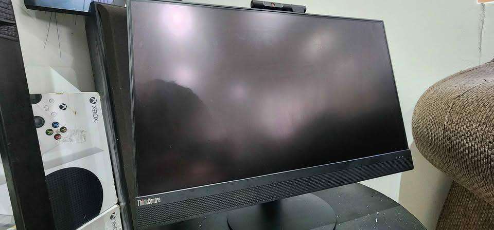 Lenovo M920z - All in One -Octa Core i7 9700, 16GB ddr4 ram, 1TB HDD- 24" display- windows 11