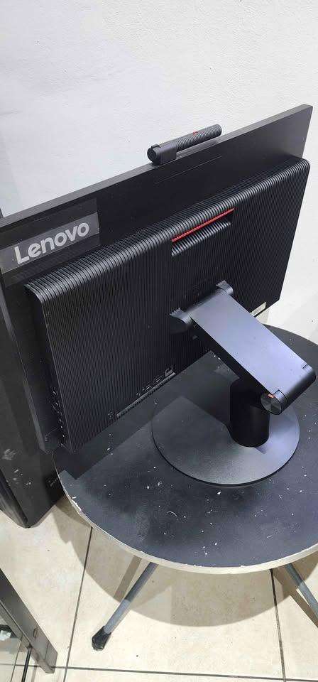 Lenovo M920z - All in One -Octa Core i7 9700, 16GB ddr4 ram, 1TB HDD- 24" display- windows 11