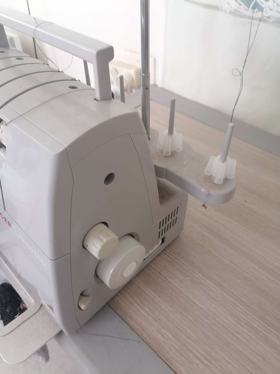 Singer Over-locker Heavy Duty 14HD854