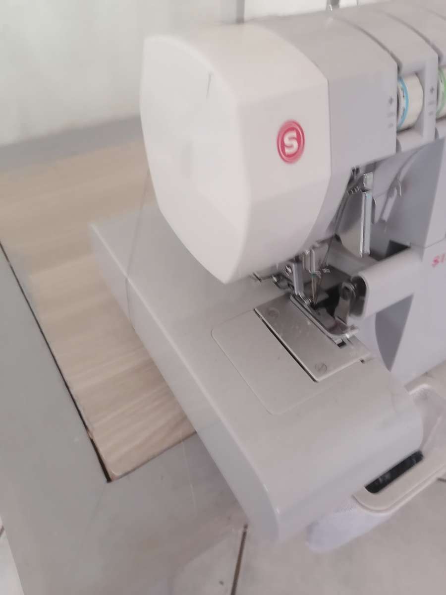 Singer Over-locker Heavy Duty 14HD854