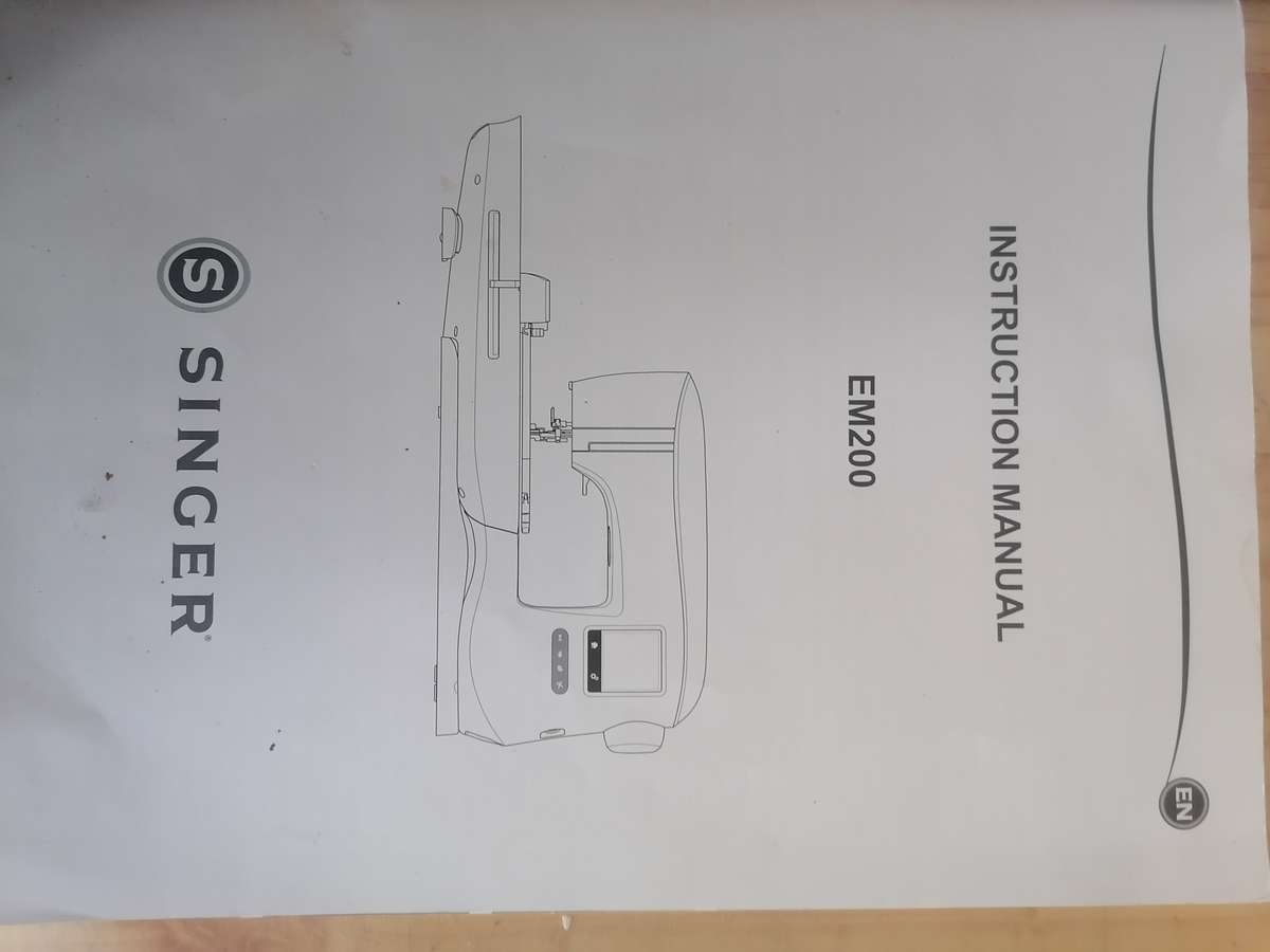 Singer Quantum Stylist EM 200 Embroidery Machine