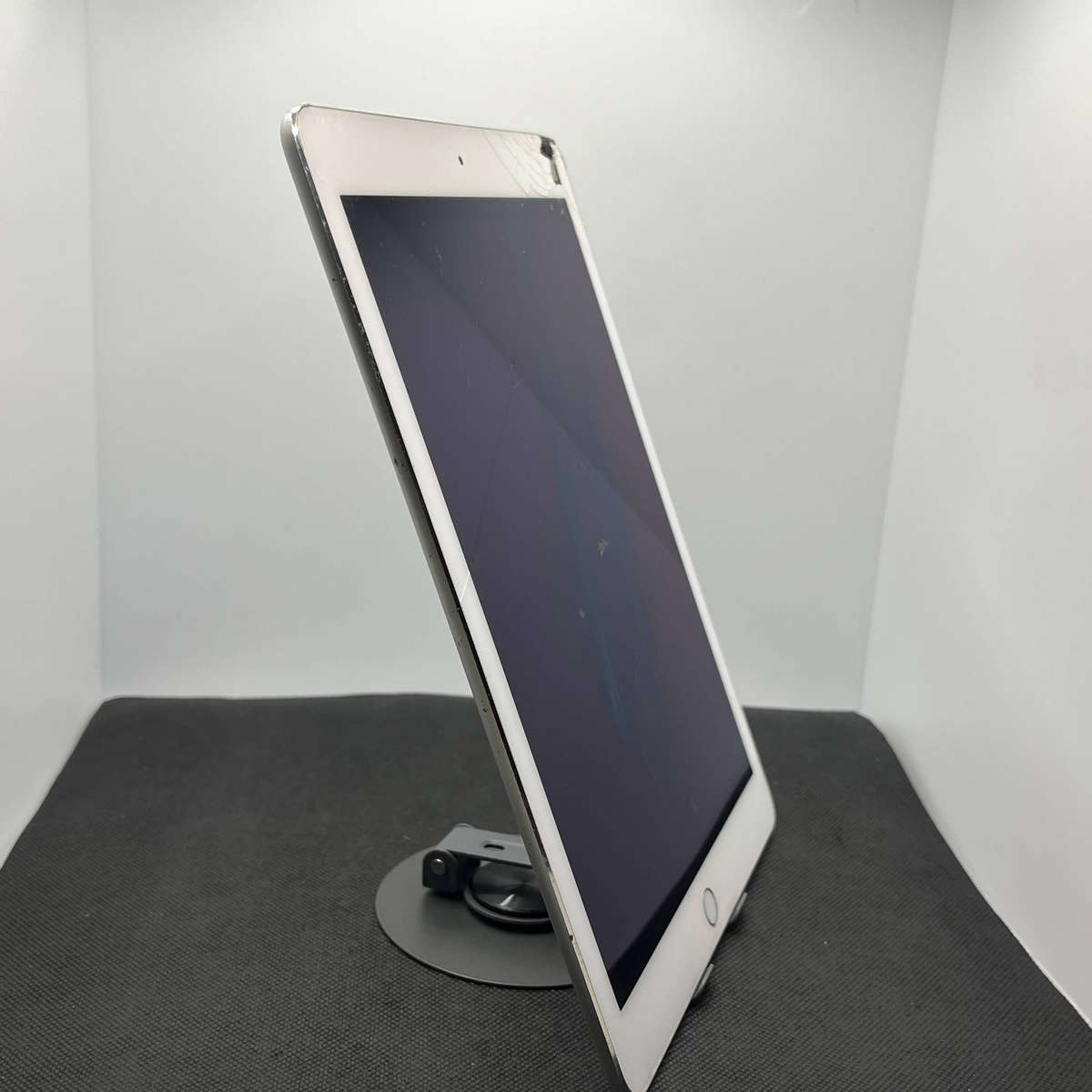 Apple iPad 9.7" 5th Gen Silver