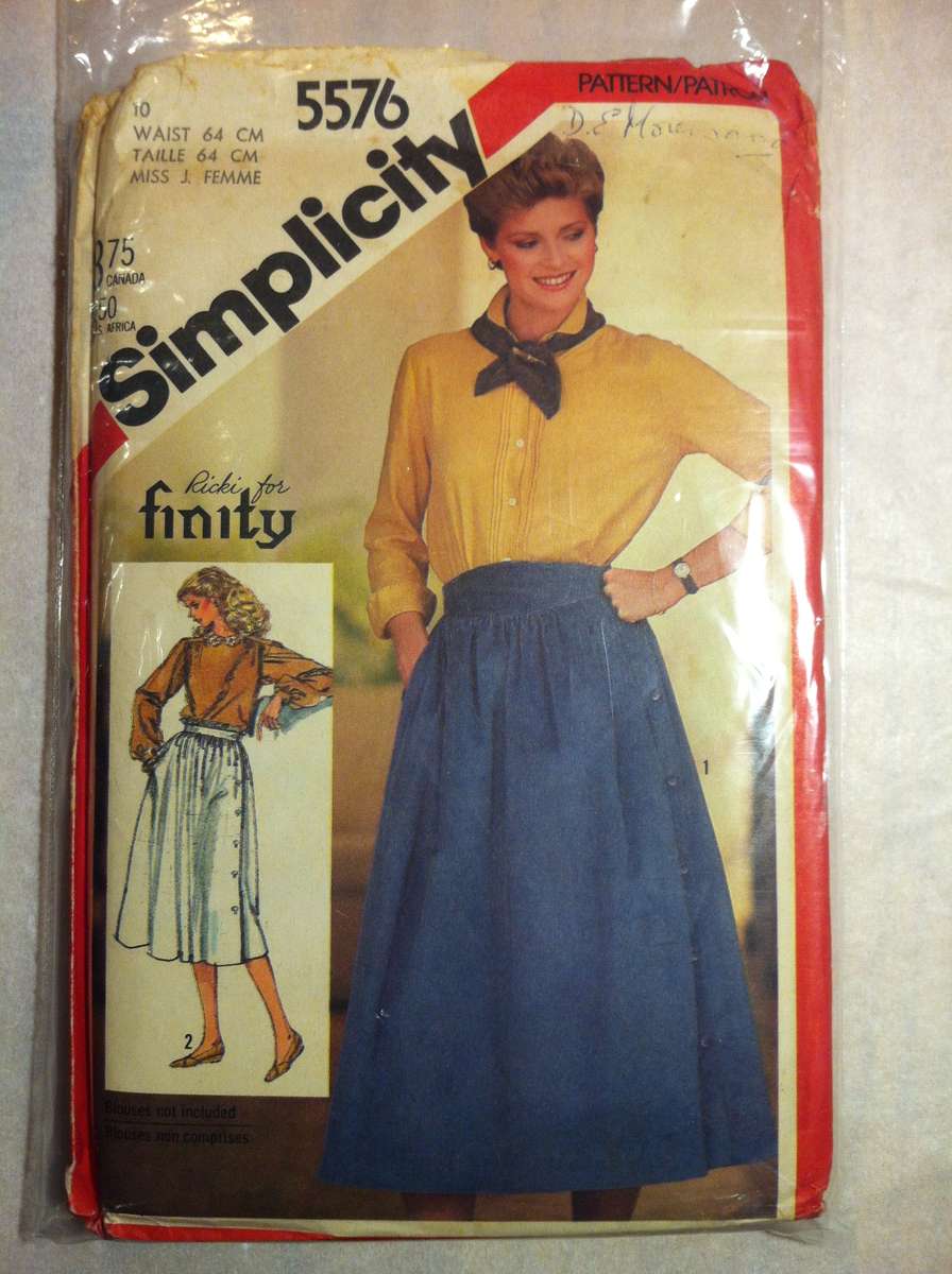 Simplicity 5576 Side Button Skirts. Size 10. Complete Uncut F/F