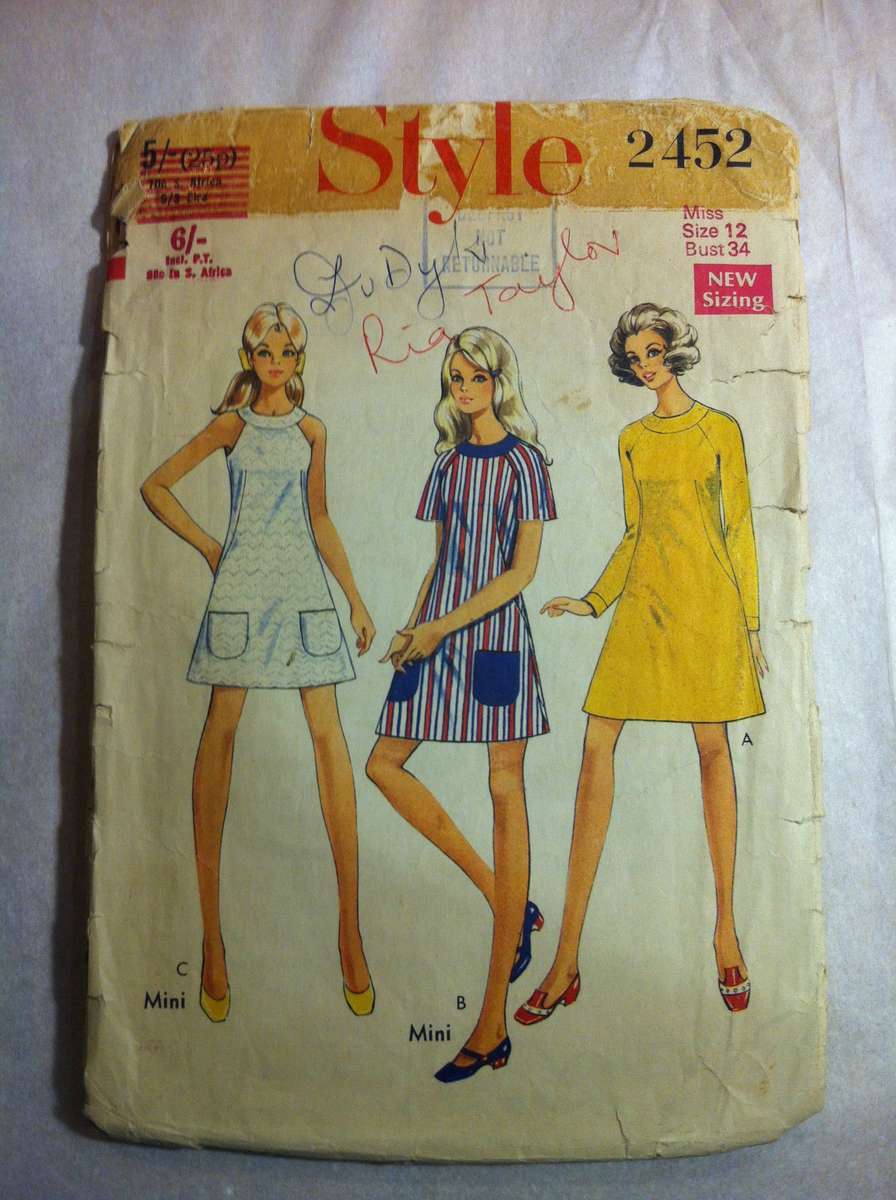 Style 2452 A Line Dress. Size 12. Complete