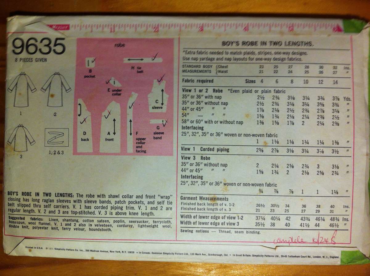 Simplicity 9635 Boys Robe. Size 8 / Chest 67 cm. Complete