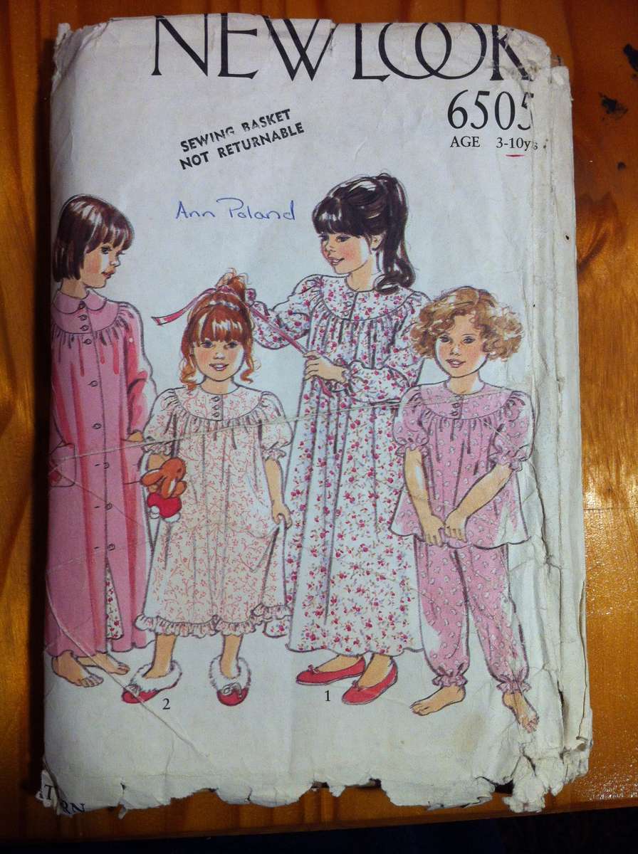 NewLook 6505 Dressing Gown, Nightie & Pyjamas. Age 3-10 Years. Complete. Cut on 10. Worn Envelope