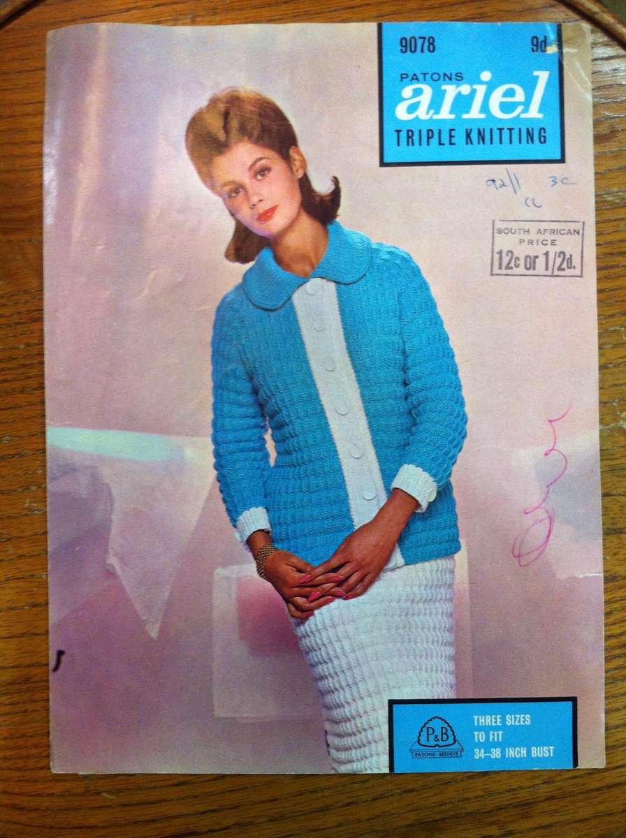 Patons 9078 Raglan Jacket Suit. Size 34-38 inch Bust.