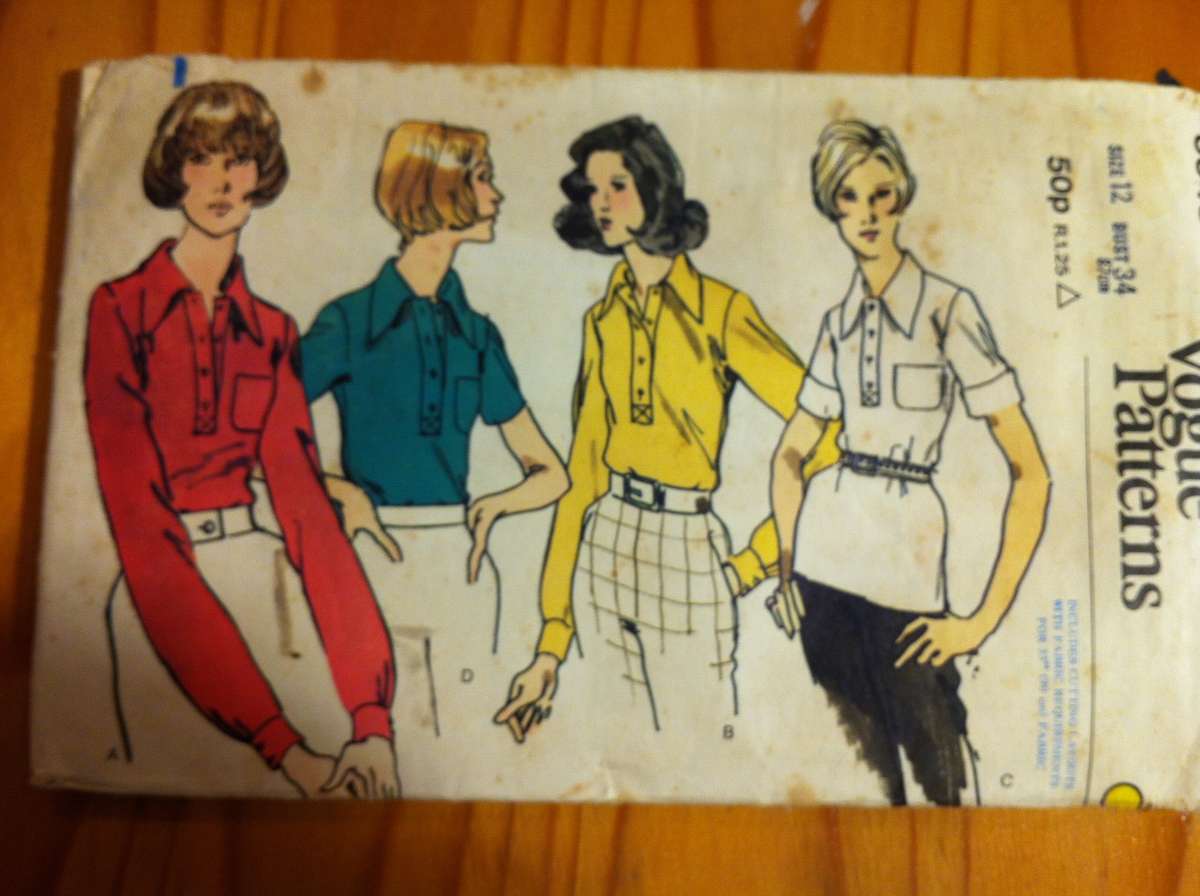 Vogue 8543 Pullover Semi Fitted Blouse. Size 12. Complete