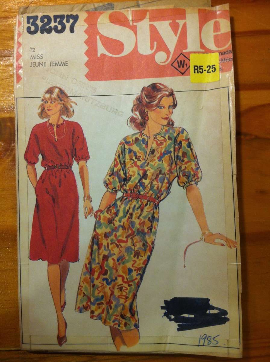 Style 3237 Misses' Pullover Dress. Size 10. Complete Uncut F/F. Torn envelope