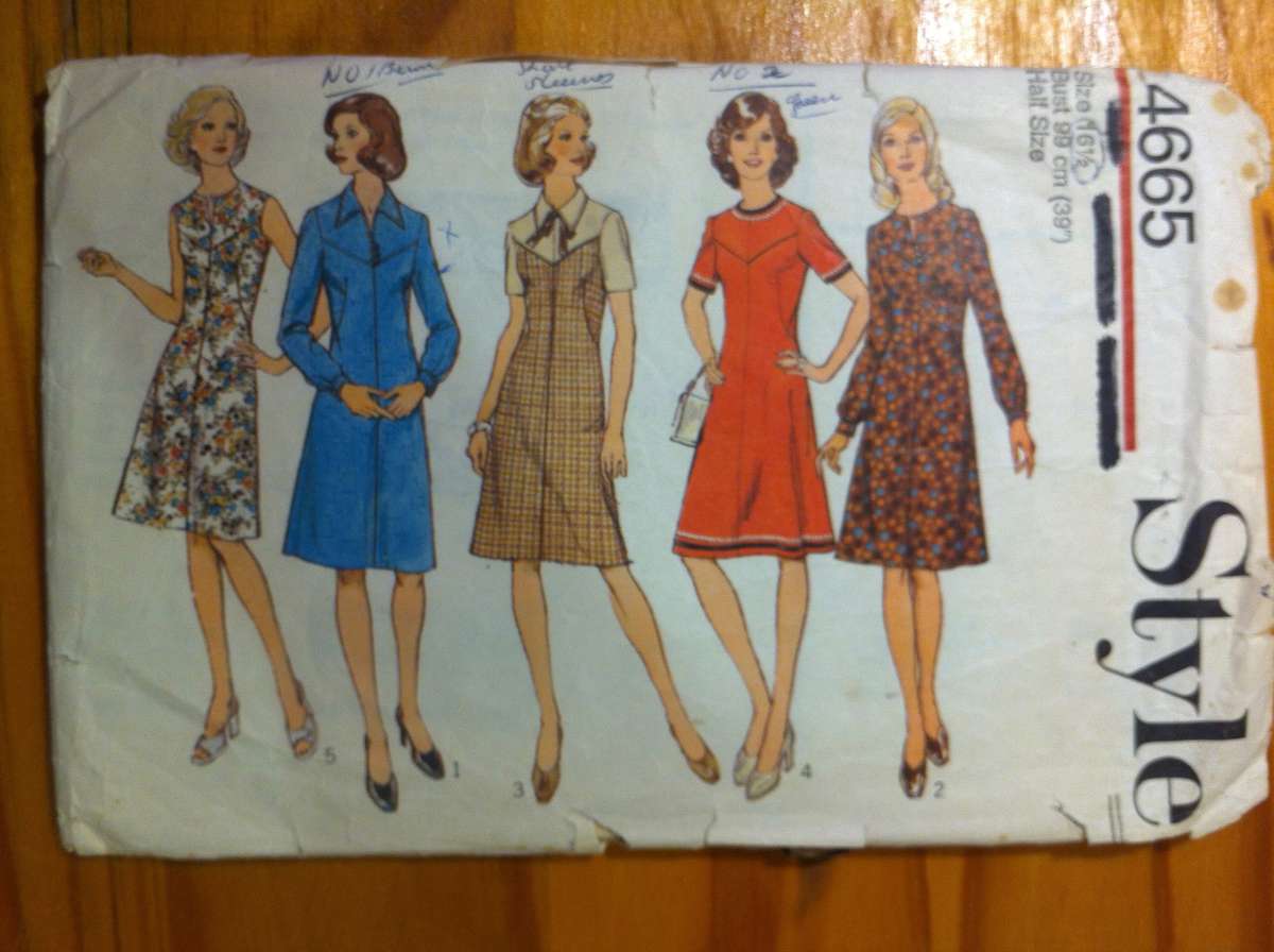 Style 4665 Front Yoke Dress. Size 16,5. Missing D/Collar