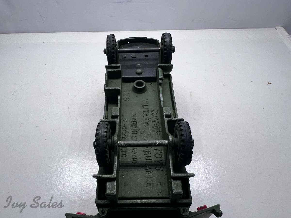 DINKY TOYS #626 FORDSON MILITARY AMBULANCE
