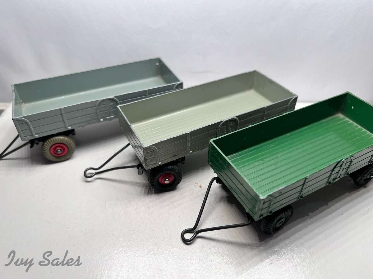 DINKY TOYS COMMERCIAL TRADE BOX #551 X3 TRAILERS WITH ORIGINAL BOX
