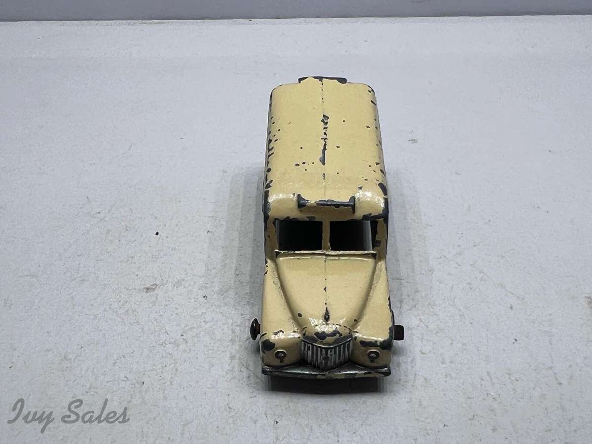 Matchbox #14 Daimler Ambulance