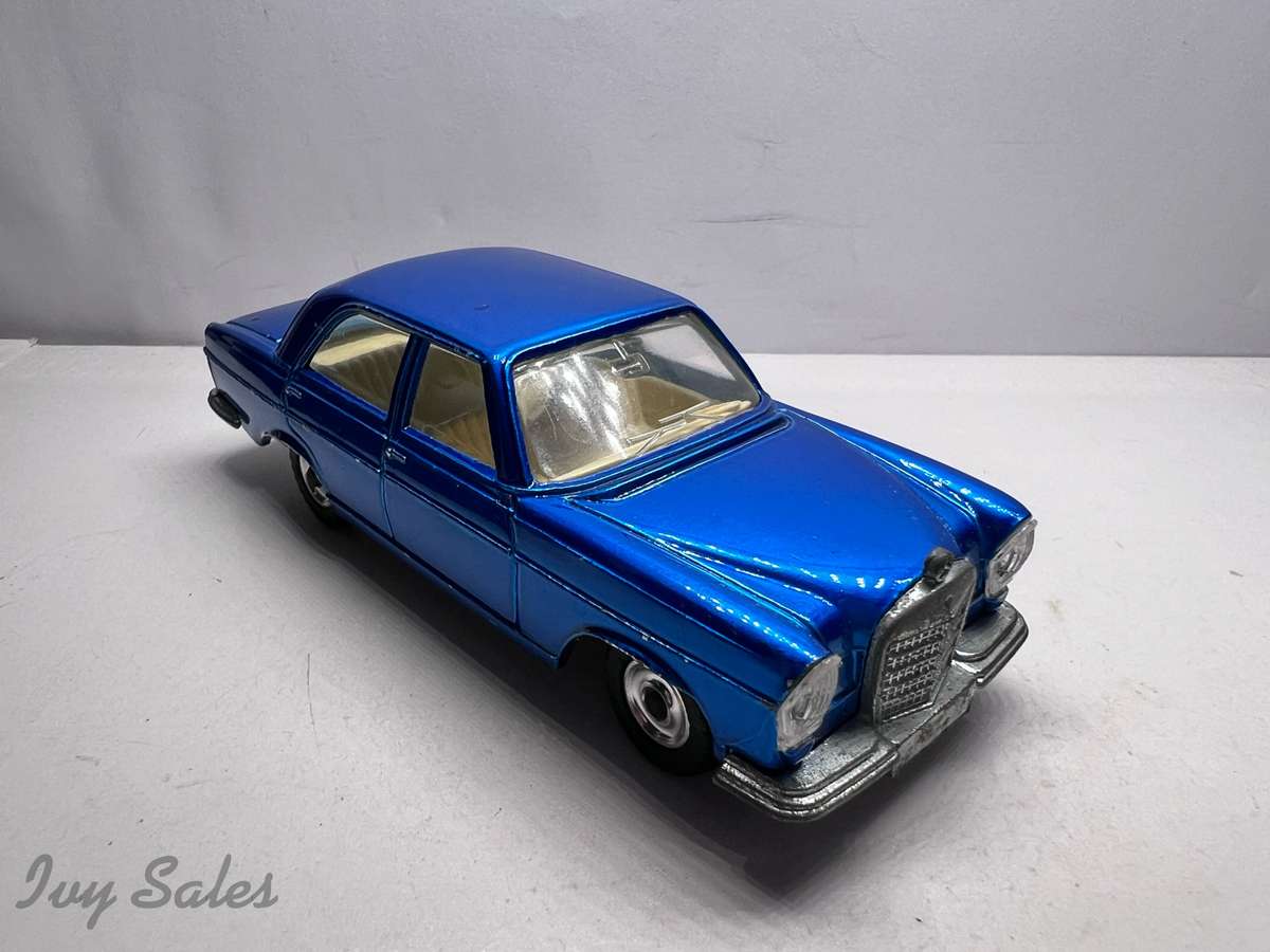 DINKY TOYS #160 MERCEDES-BENZ 250 SE WITH ORIGINAL BOX
