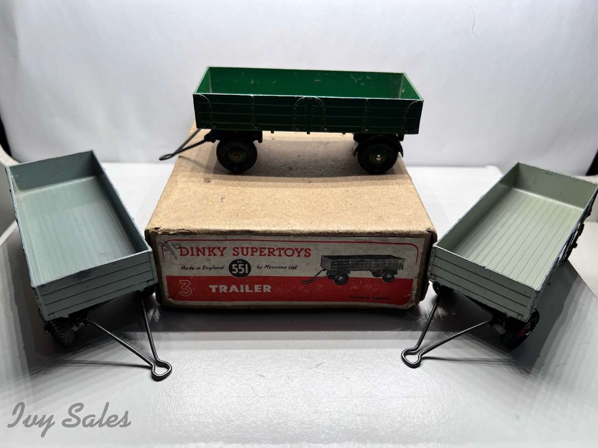 DINKY TOYS COMMERCIAL TRADE BOX #551 X3 TRAILERS WITH ORIGINAL BOX
