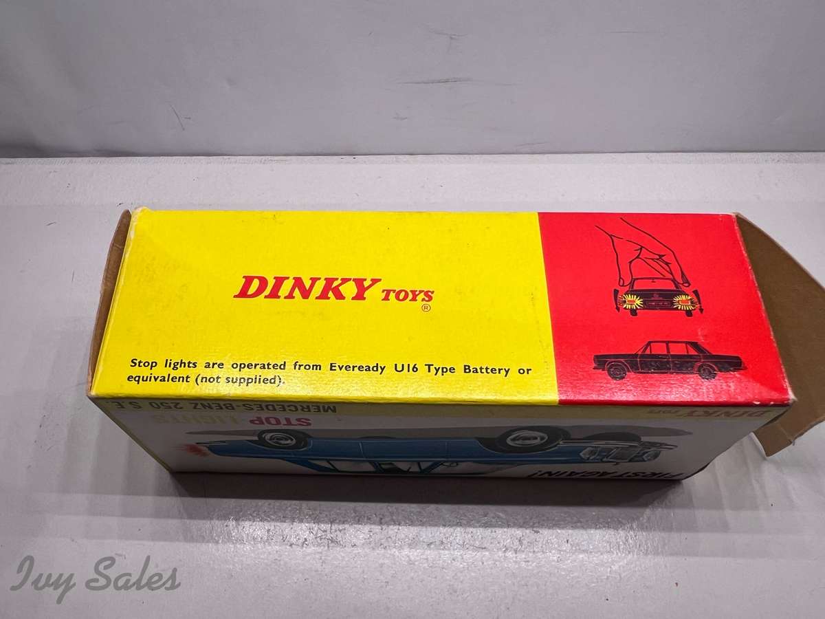 DINKY TOYS #160 MERCEDES-BENZ 250 SE WITH ORIGINAL BOX