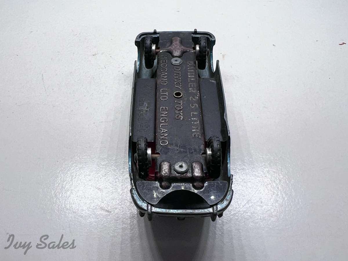 DINKY TOYS #146 DAIMLER V8 2.5 LITRE