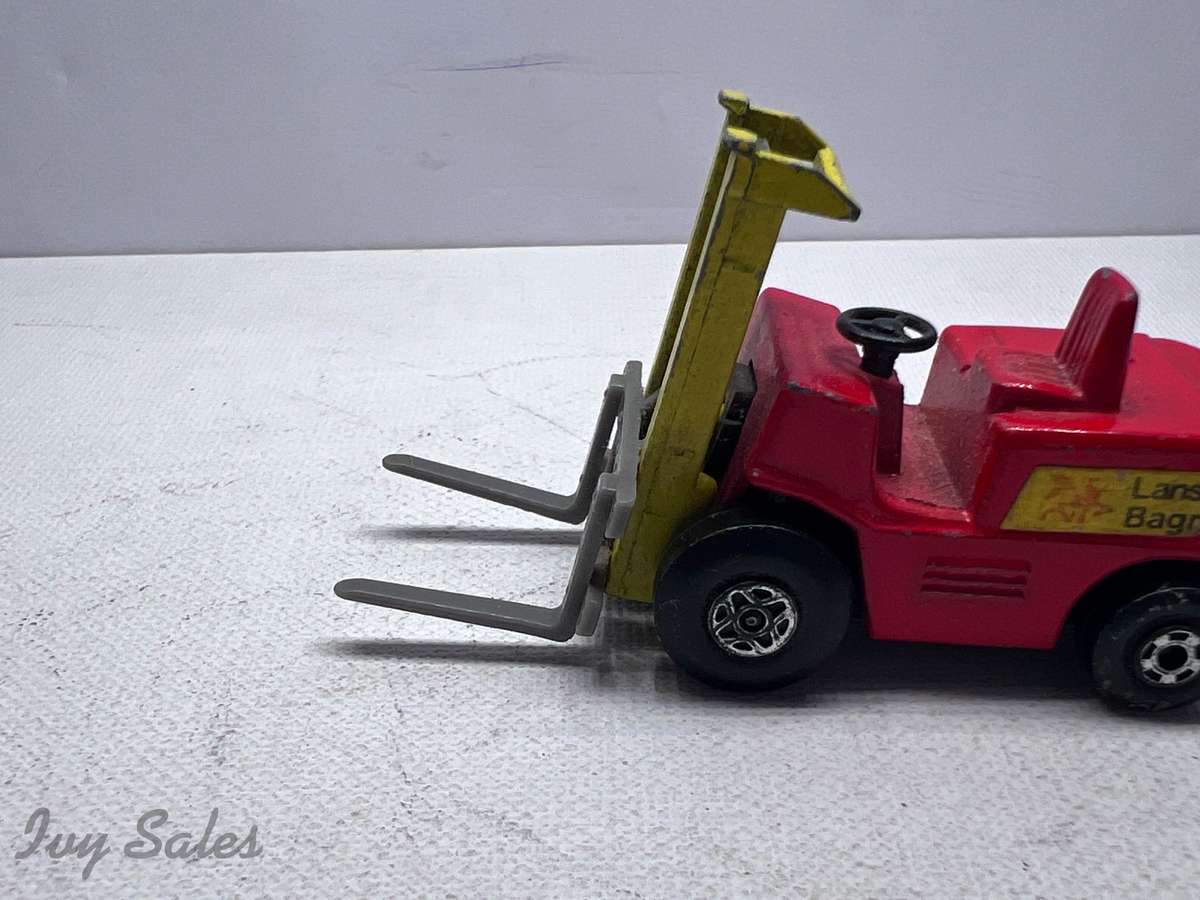 MATCHBOX SUPERFAST #15 LANSING BAGNALL FORK LIFT