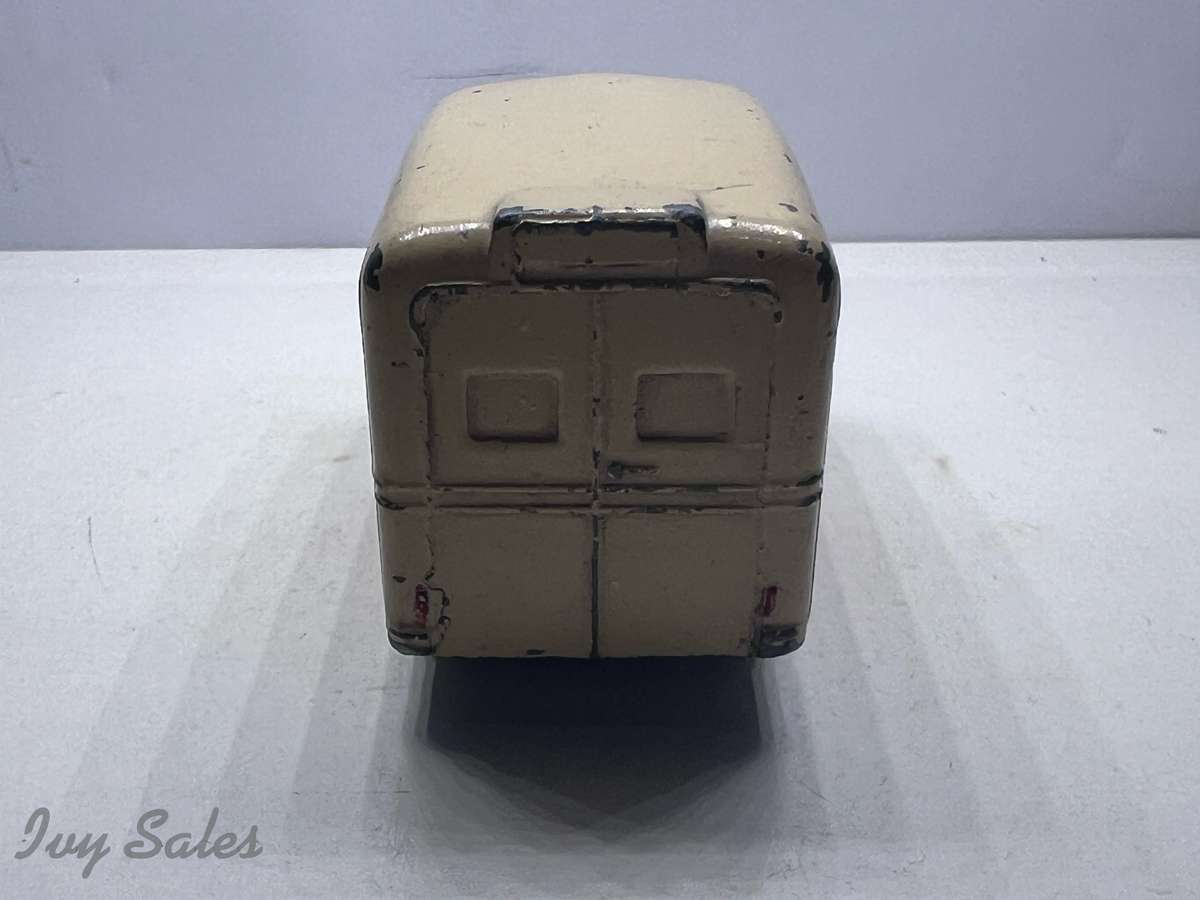 DINKY TOYS #253 DAIMLER AMBULANCE