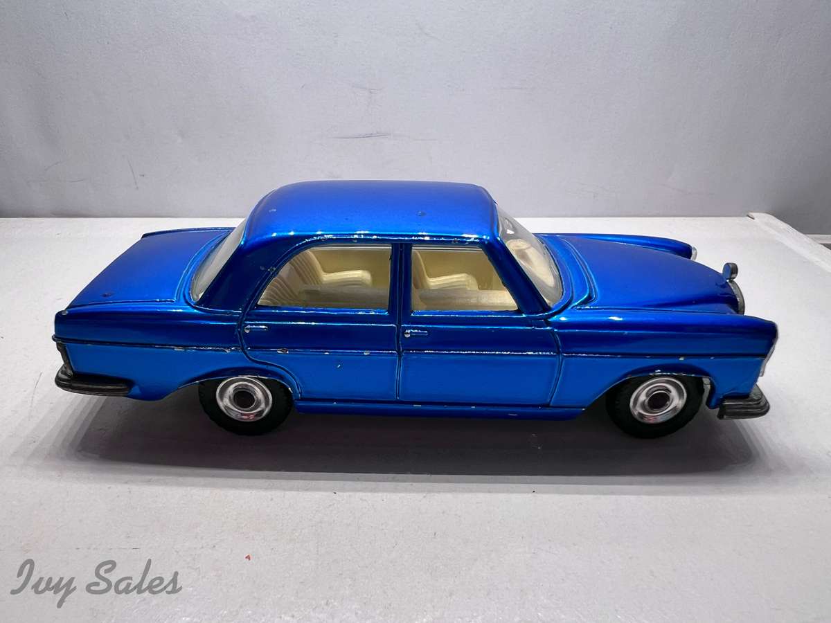 DINKY TOYS #160 MERCEDES-BENZ 250 SE WITH ORIGINAL BOX