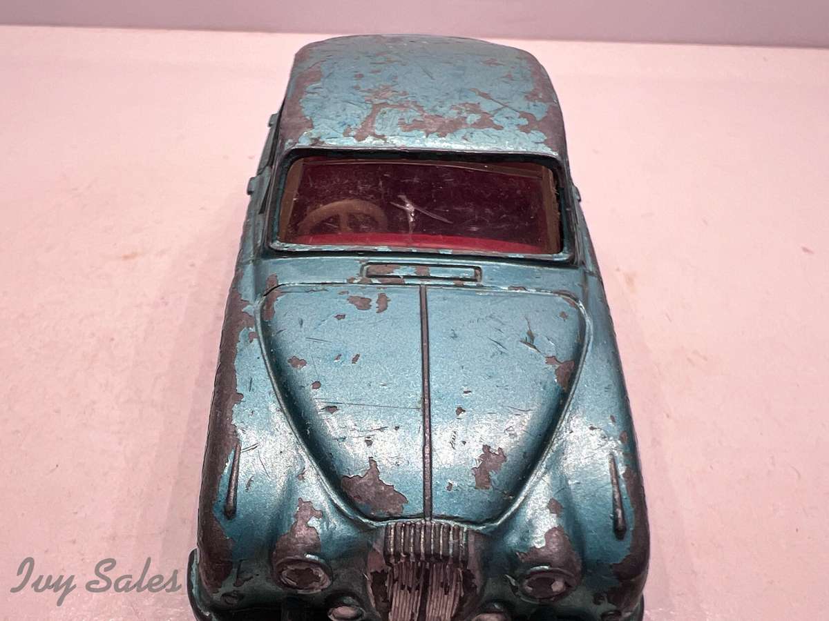 DINKY TOYS #146 DAIMLER V8 2.5 LITRE