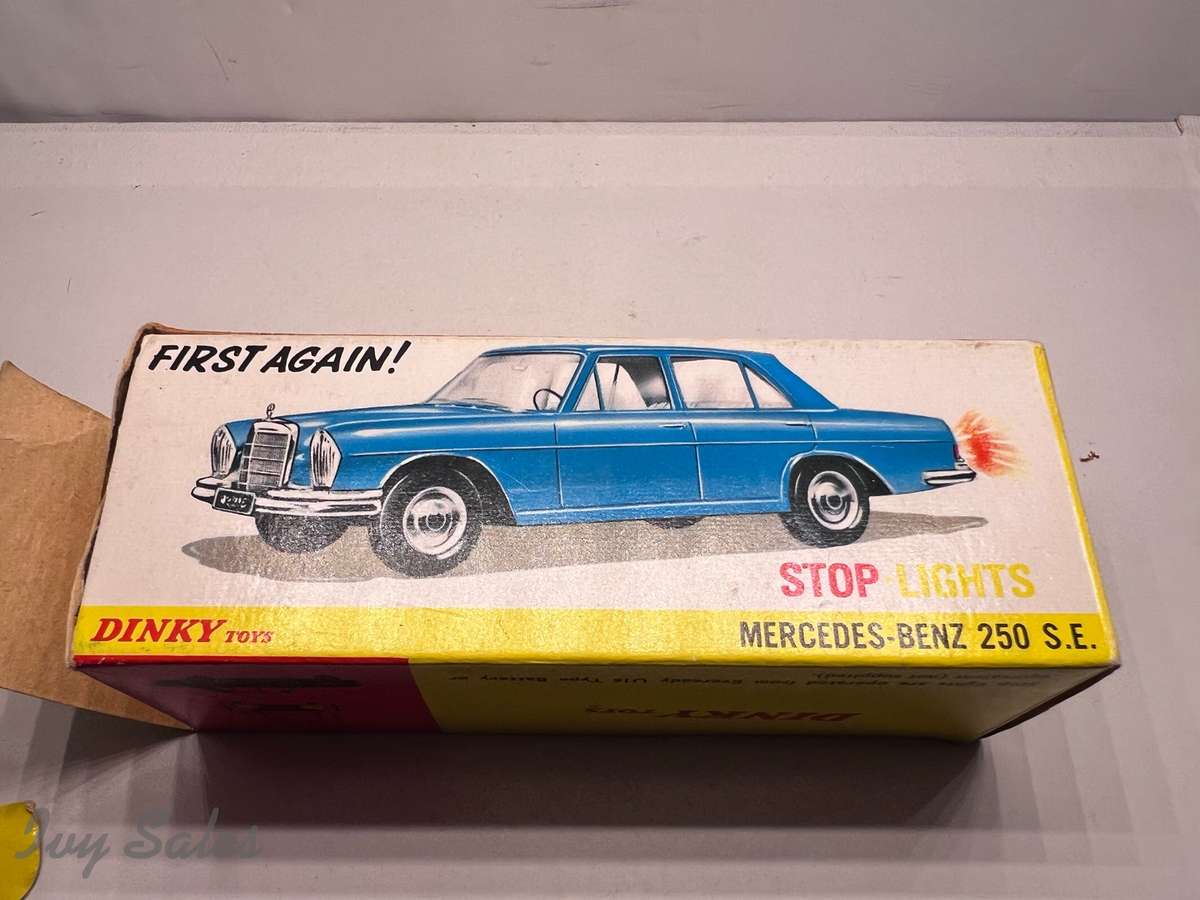 DINKY TOYS #160 MERCEDES-BENZ 250 SE WITH ORIGINAL BOX