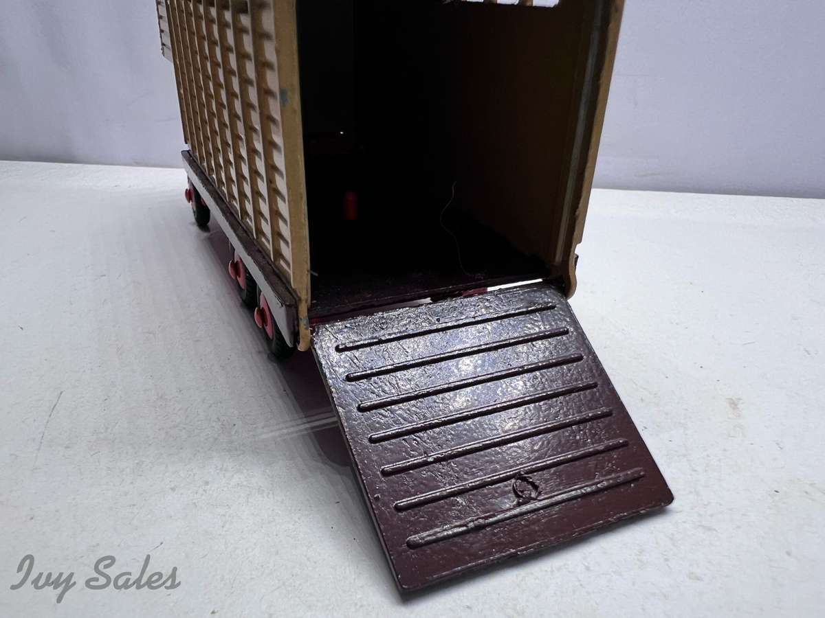 Budgie Toys #220 - Leyland Hippo-20H9 Livestock Transporter Truck