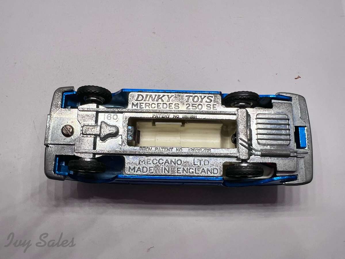 DINKY TOYS #160 MERCEDES-BENZ 250 SE WITH ORIGINAL BOX