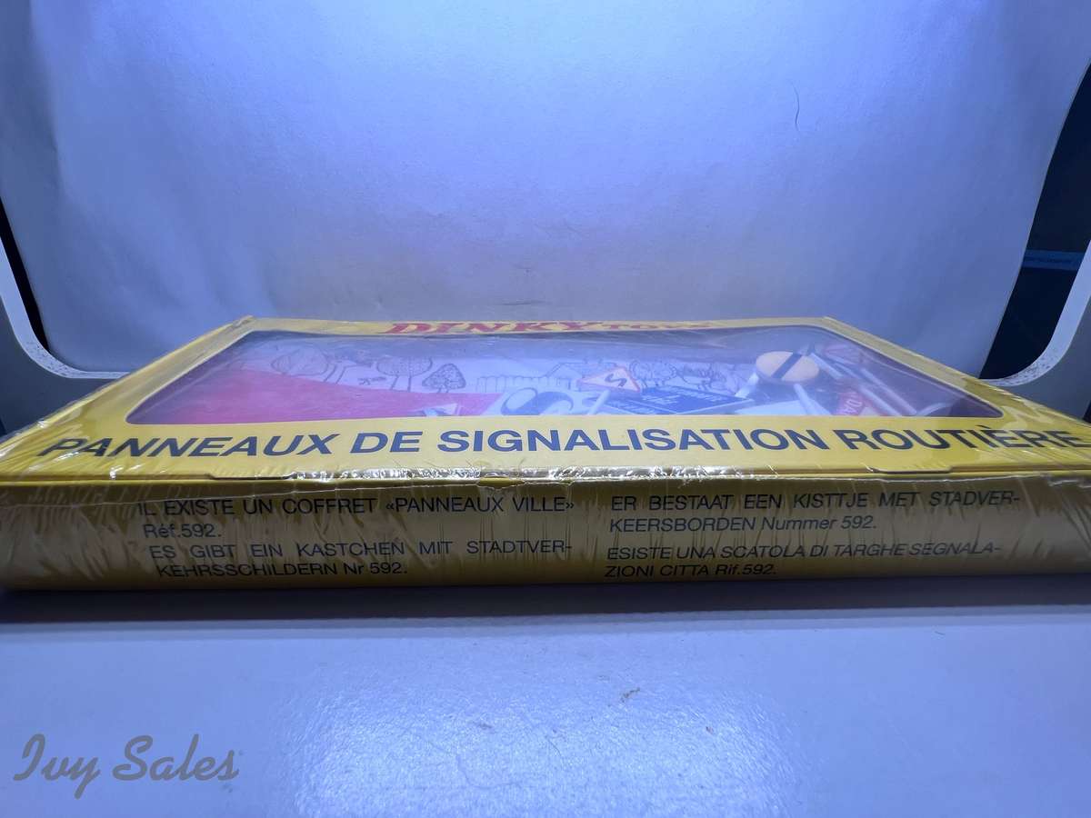Atlas Editions - Dinky Toys #593 - French Road Sign Set - Sealed
