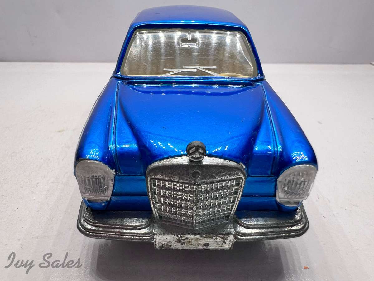 DINKY TOYS #160 MERCEDES-BENZ 250 SE WITH ORIGINAL BOX