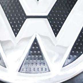 4x 65/56mm Chrome / Black Plastic Wheel Centre Cap for VW (gritty background)