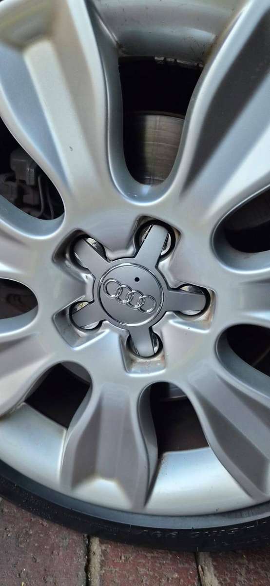 4x WHEEL CENTRE CAPS  120mm / 52mm [Part No:  8X0601165] for Audi A1 (GREY)