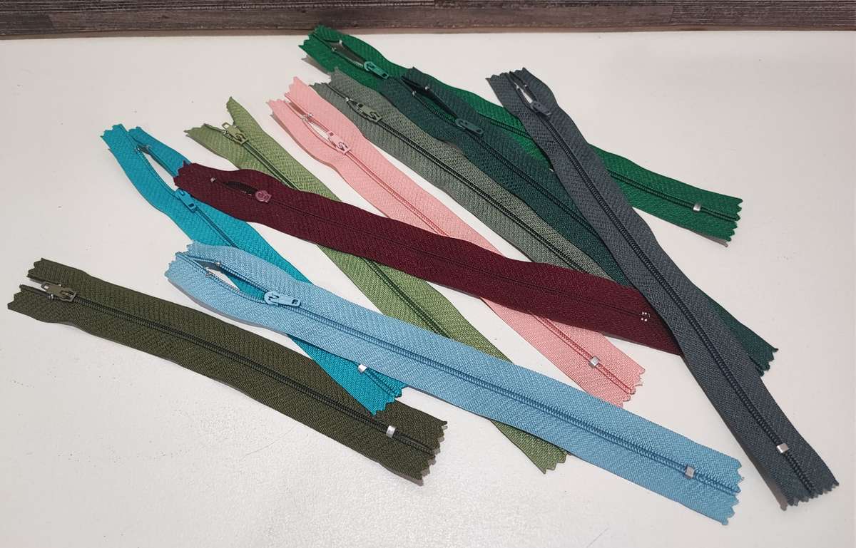 10 Pack Multi Coloured Zippers