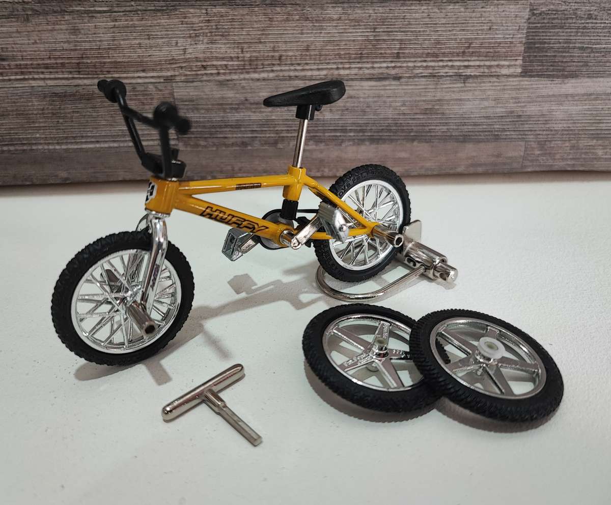 1999 Flick Trix Huffy(Yellow) Finger BMX with Accessories