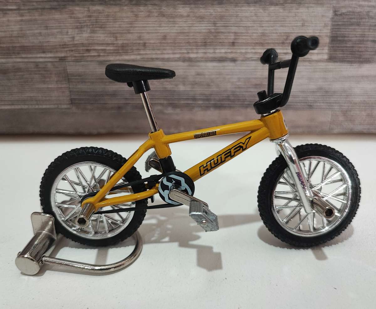 1999 Flick Trix Huffy(Yellow) Finger BMX with Accessories