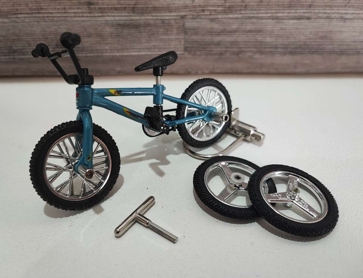 1999 Flick Trix HoffmanBikes(Light Blue) Finger BMX with Accessories