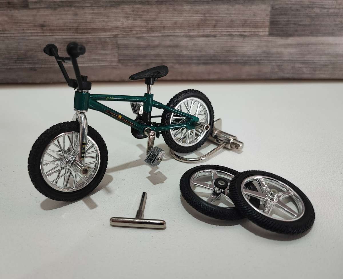 1999 Flick Trix Dirty One Thirty(Dark Green) Finger BMX with Accessories