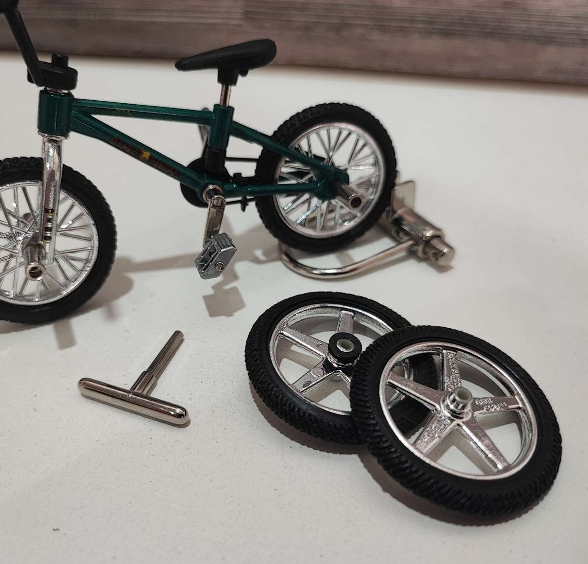 1999 Flick Trix Dirty One Thirty(Dark Green) Finger BMX with Accessories