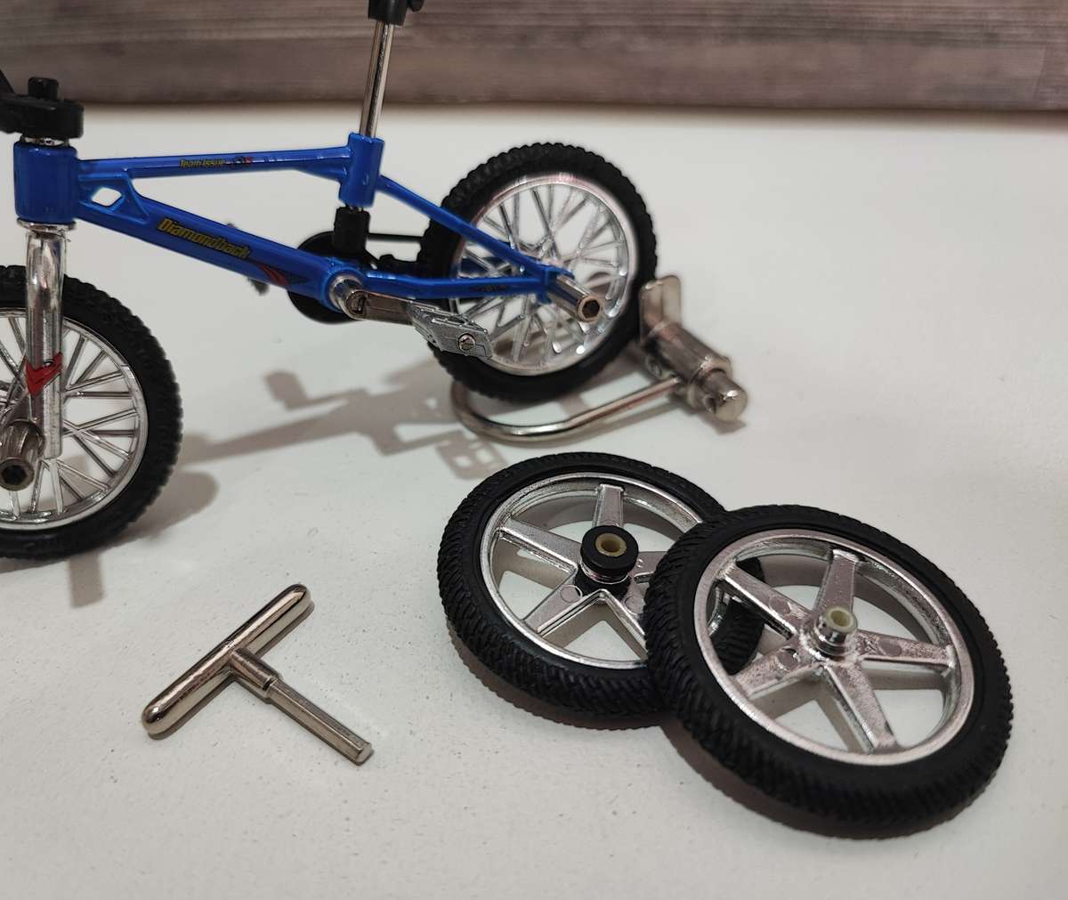 1999 Flick Trix Diamondback(Blue) Finger BMX with Accessories