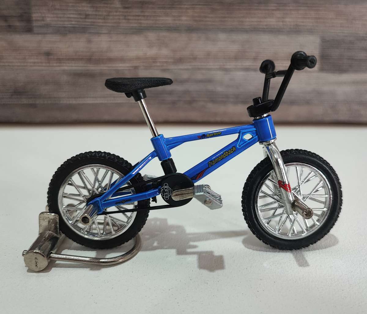 1999 Flick Trix Diamondback(Blue) Finger BMX with Accessories