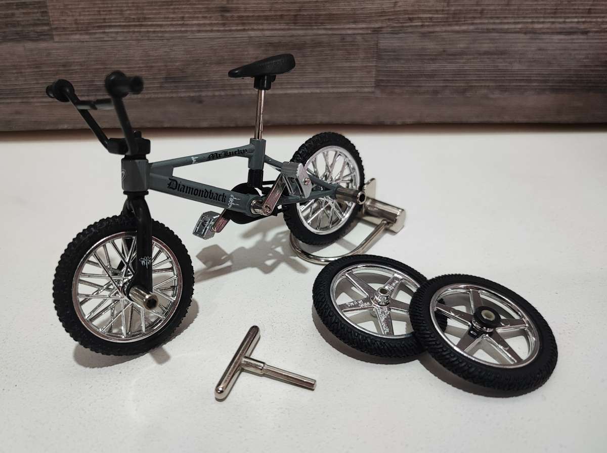 1999 Flick Trix Diamondback(Grey) Finger BMX with Accessories