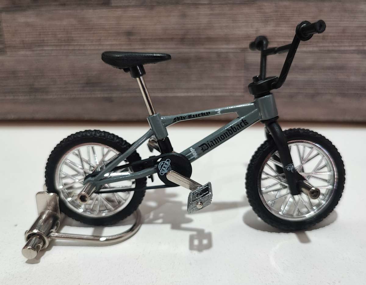 1999 Flick Trix Diamondback(Grey) Finger BMX with Accessories