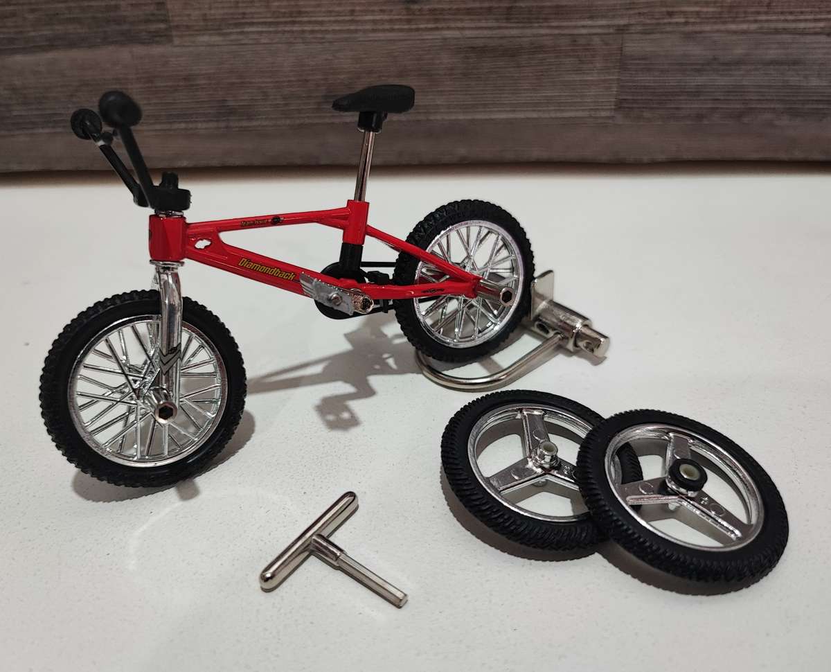 1999 Flick Trix Diamondback(Red) Finger BMX with Accessories