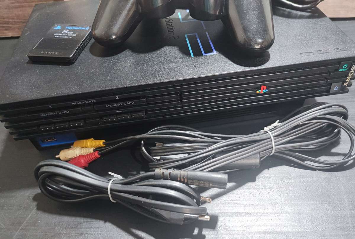 Sony PlayStation (PHAT) 2 Bundle