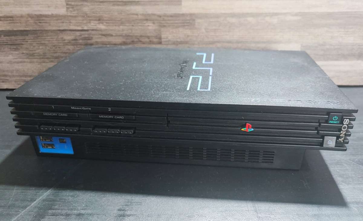 Sony PlayStation (PHAT) 2 Bundle