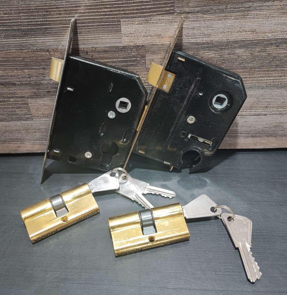 Cylinder Locks with keys(never been used)