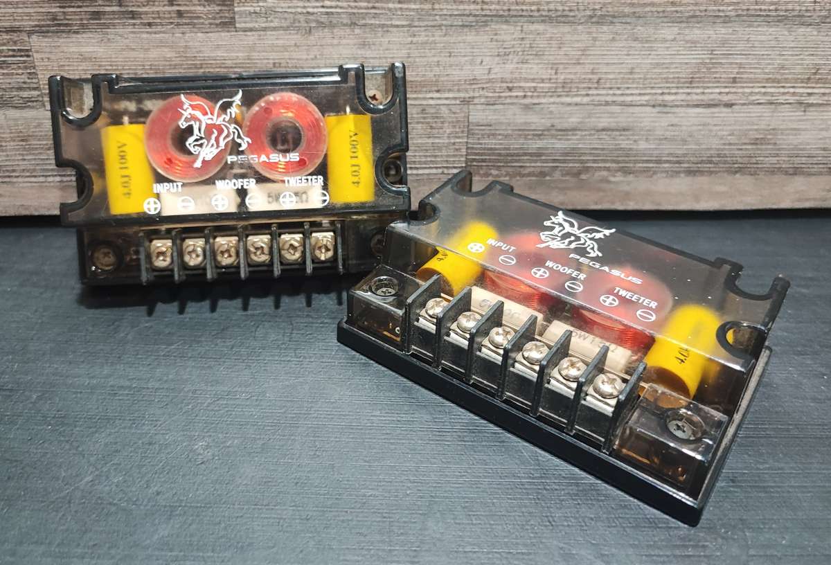 Pegasus 2 Way 4 Ohm Crossover Bokses
