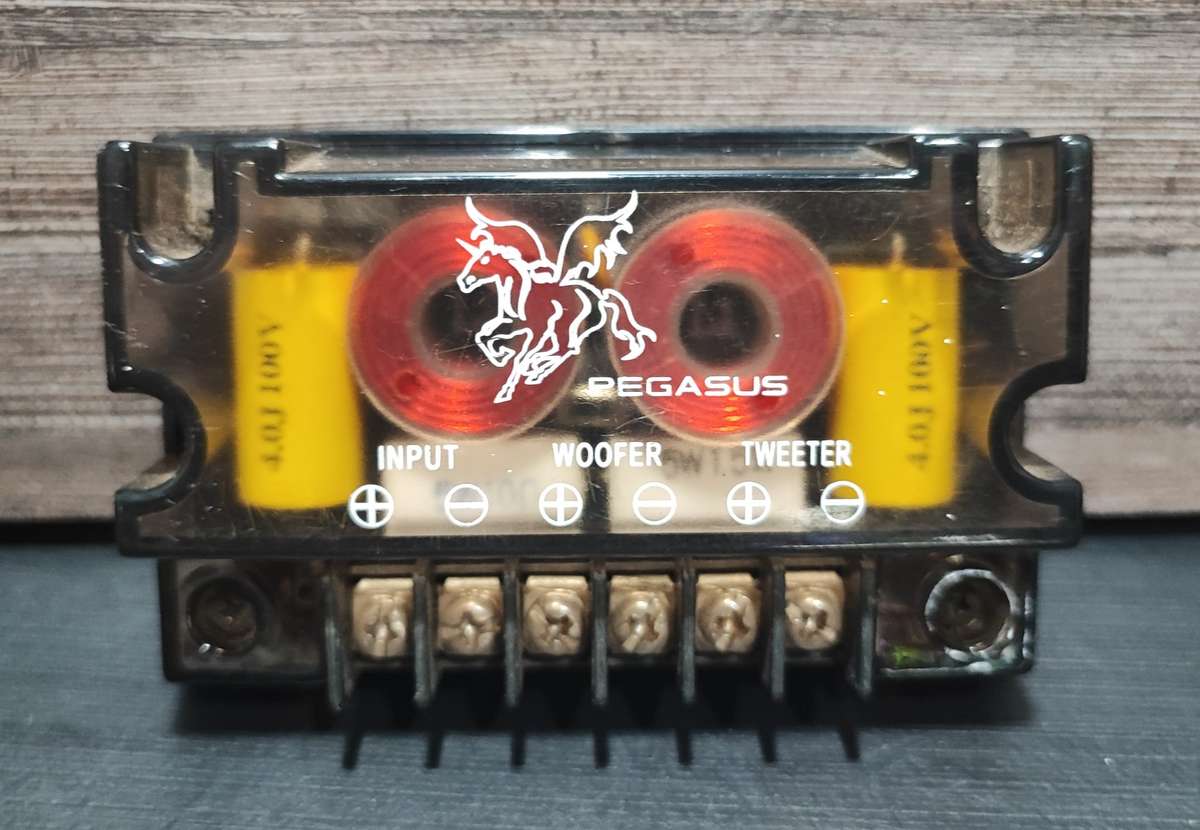 Pegasus 2 Way 4 Ohm Crossover Bokses