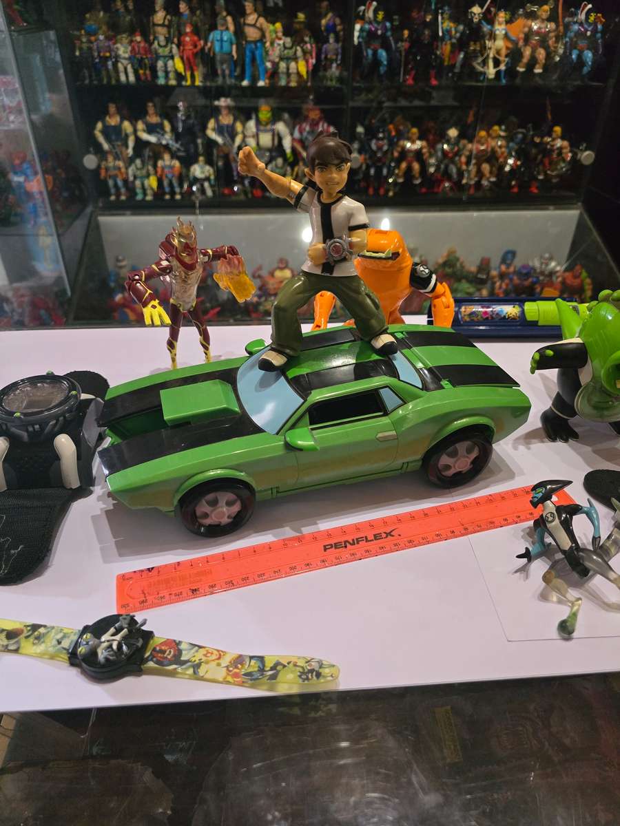 Ben 10 Lot Figures And Vechile
